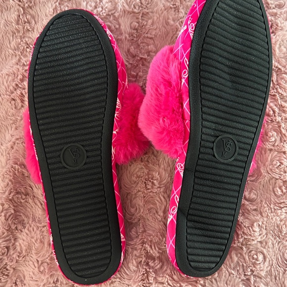 $6.99 SHIPPING Victoria’s Secret Pink Slippers - Picture 3 of 3